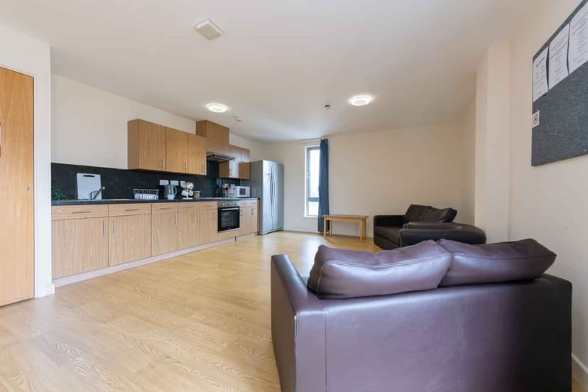 Silver Ensuite - Image 6