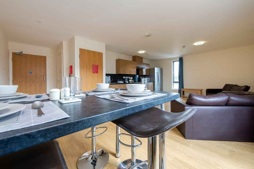 Gold Ensuite - Image 8