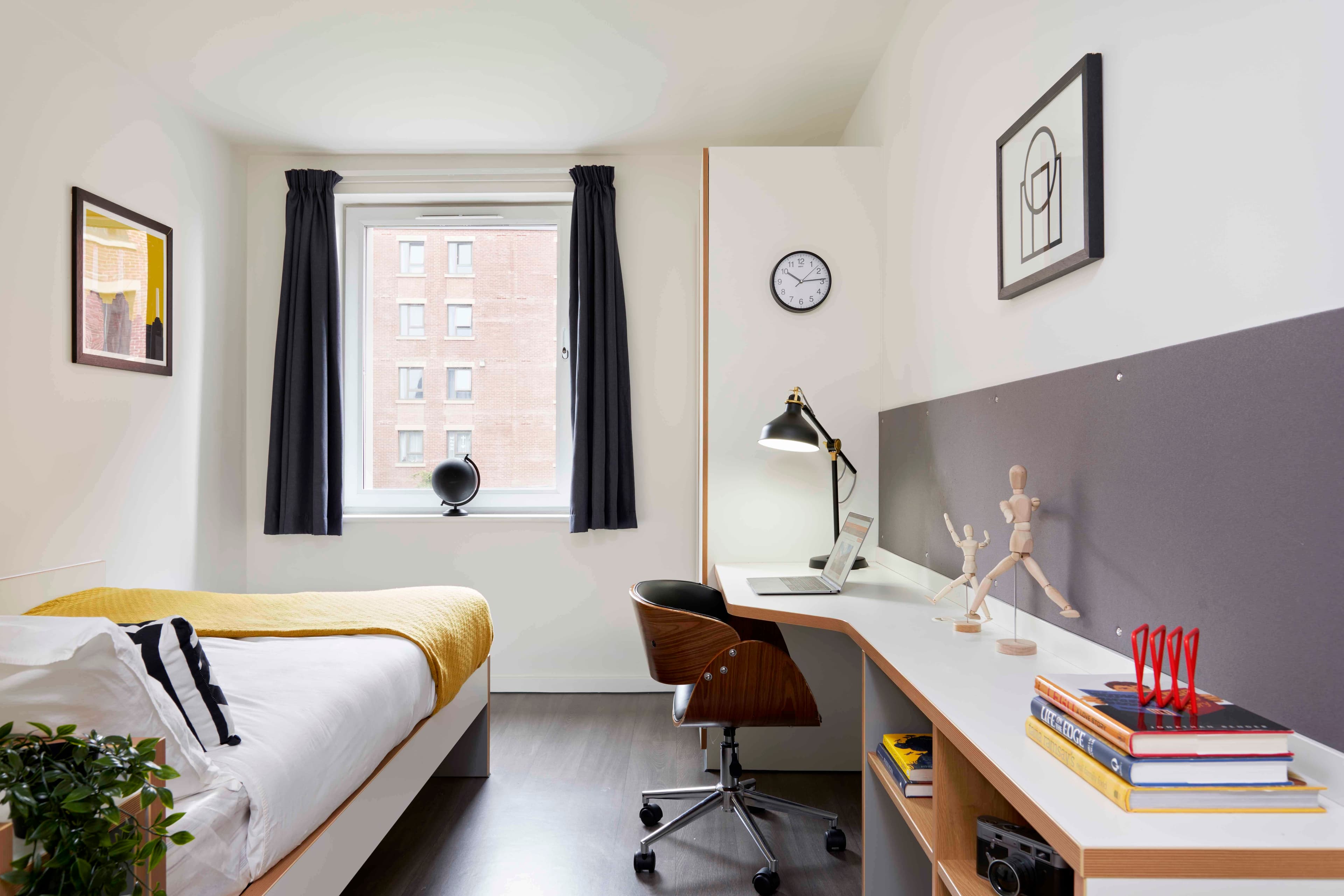 Silver Ensuite - Image 1