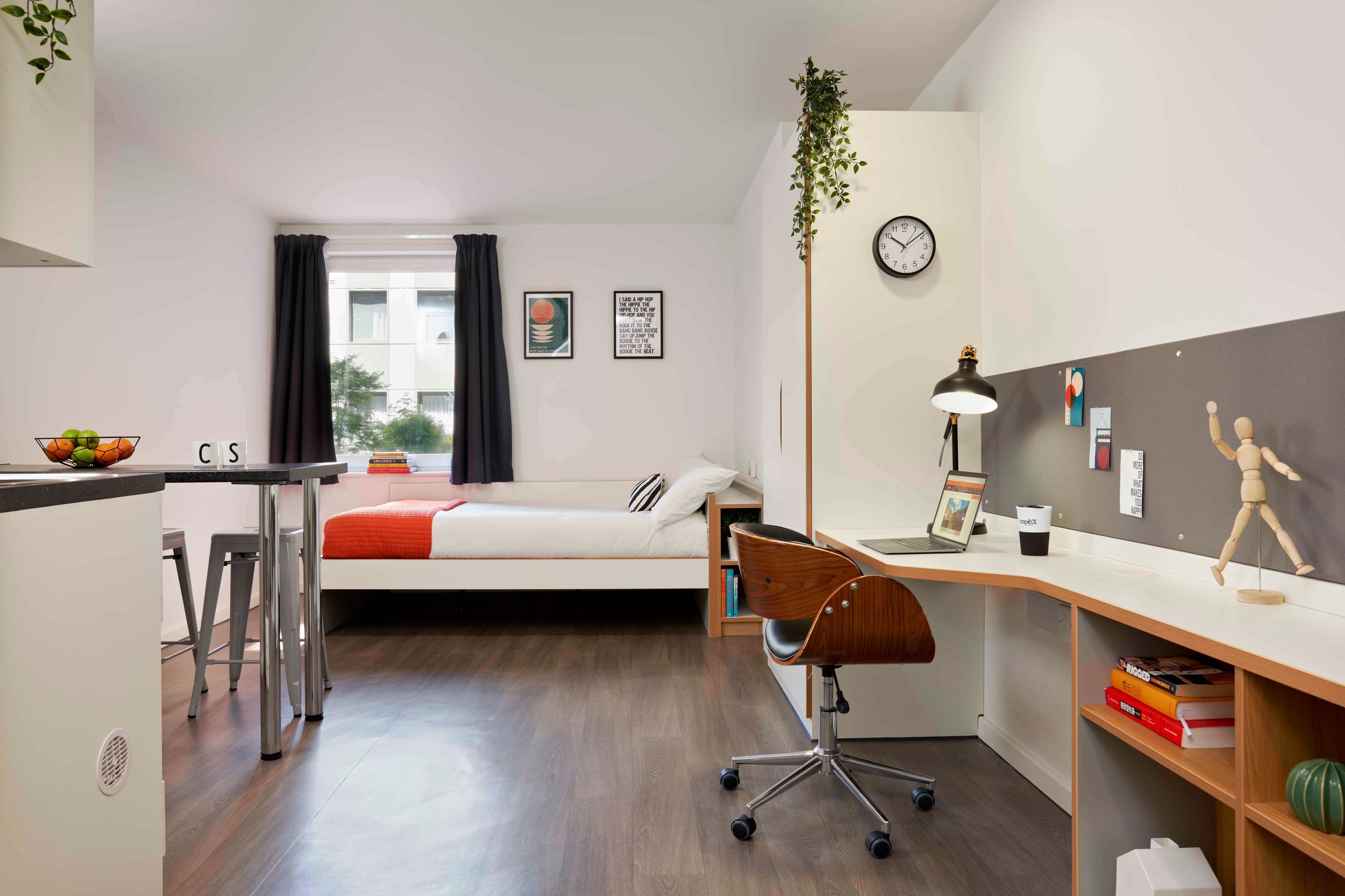 Silver Studio - Image 1