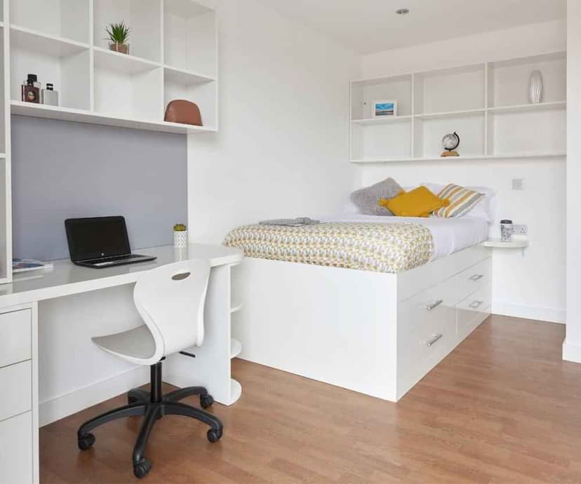 Penthouse Studio - Image 1