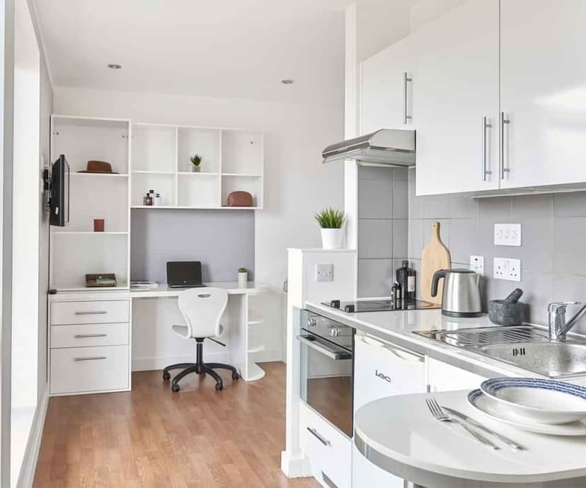 Penthouse Studio Plus - Image 2