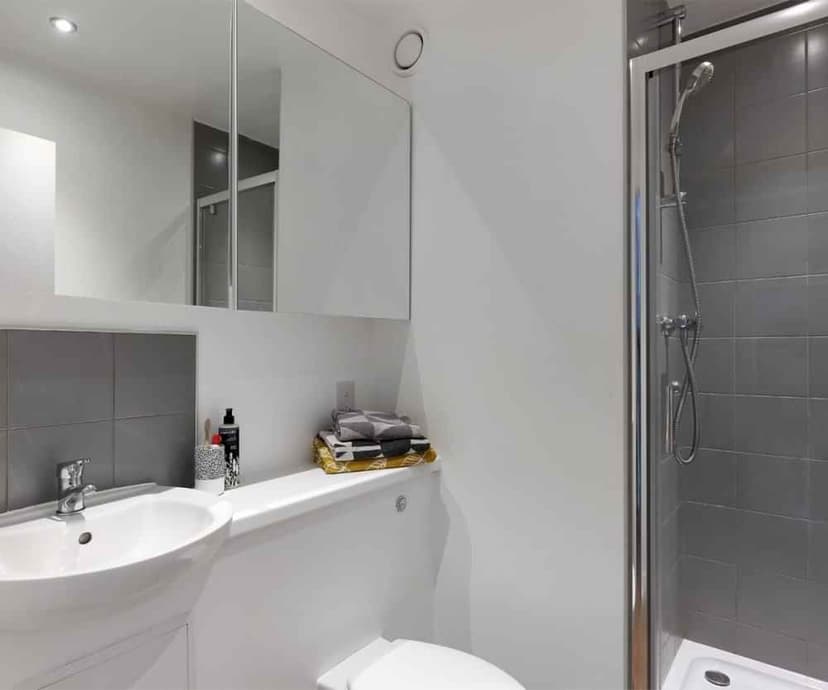 Penthouse Studio Plus - Image 1