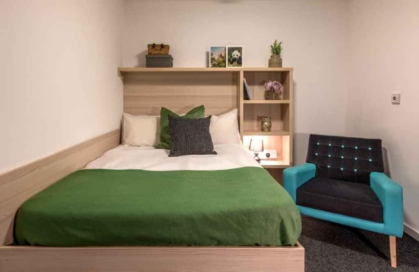 Deluxe Ensuite - Image 1