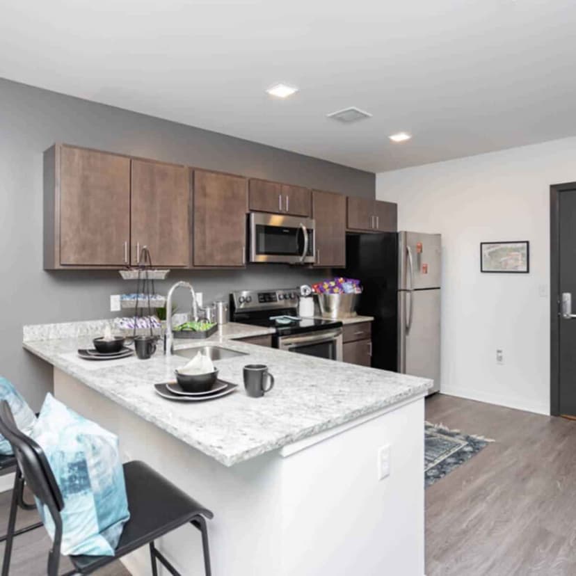 1 Bedroom 1 Bathroom - Image 3