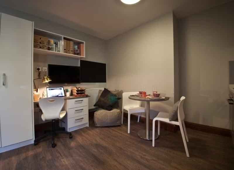 Large Studio - Image 2