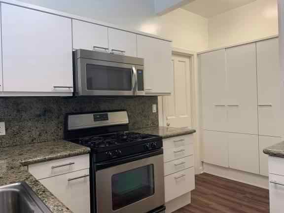 2 Bed 1.5 Bath - Image 3