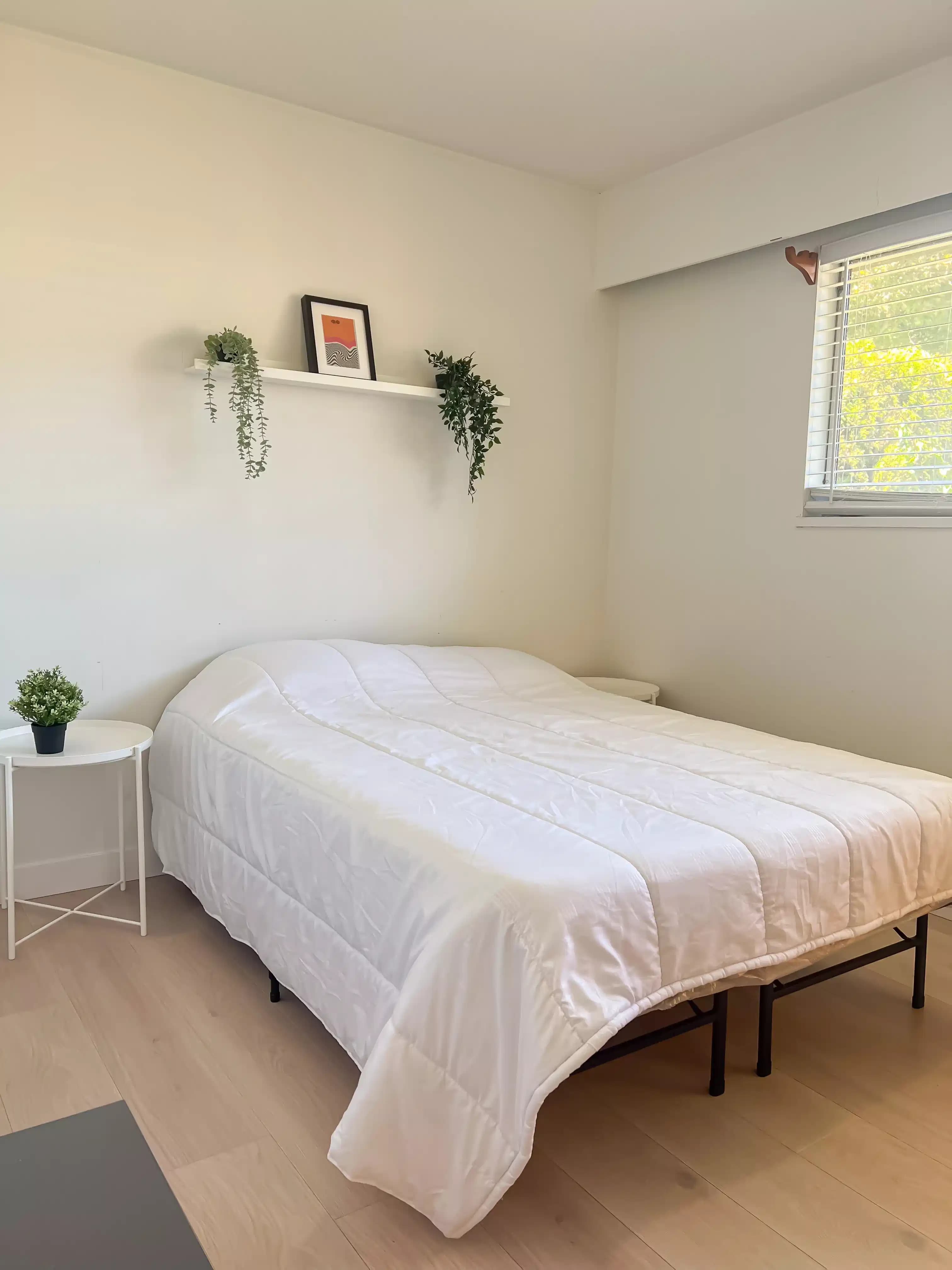 Tourmaline Room ( 4 Bed 1 Bath ) - Image 4