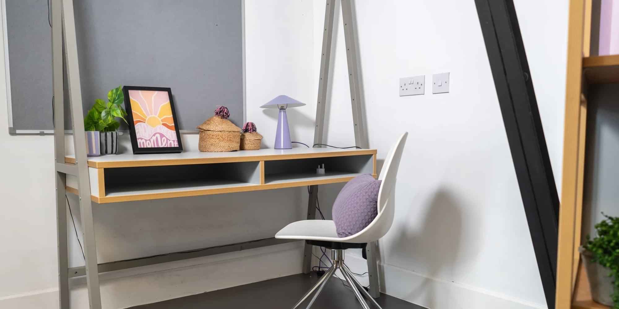 Silver Ensuite Mid - Image 2