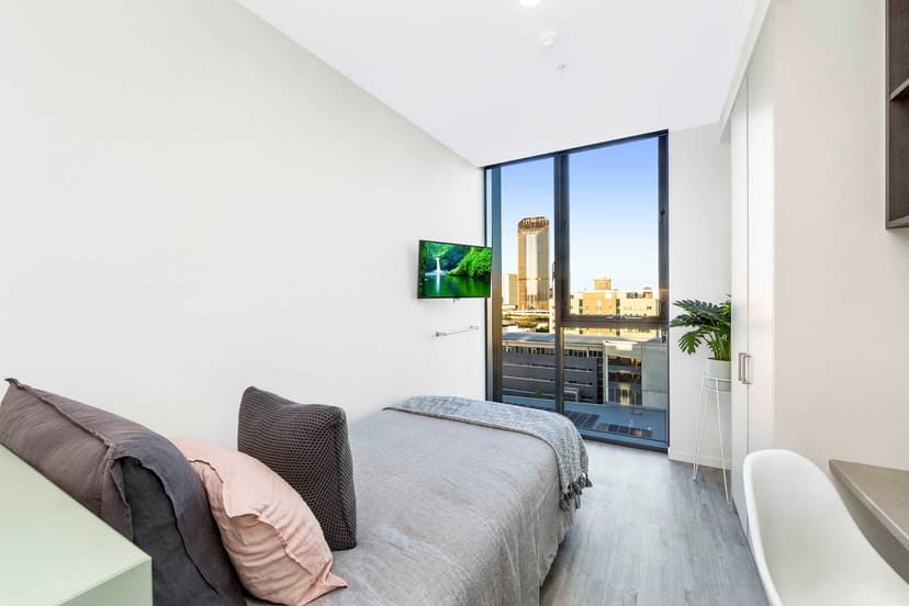 2 Bedroom Shared Bathroom, Double Bed - Image 3