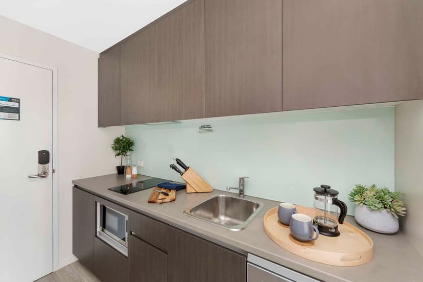 2 Bedroom Shared Bathroom, Double Bed - Image 6