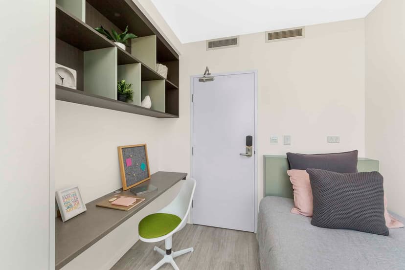 2 Bedroom Shared Bathroom, Double Bed - Image 2