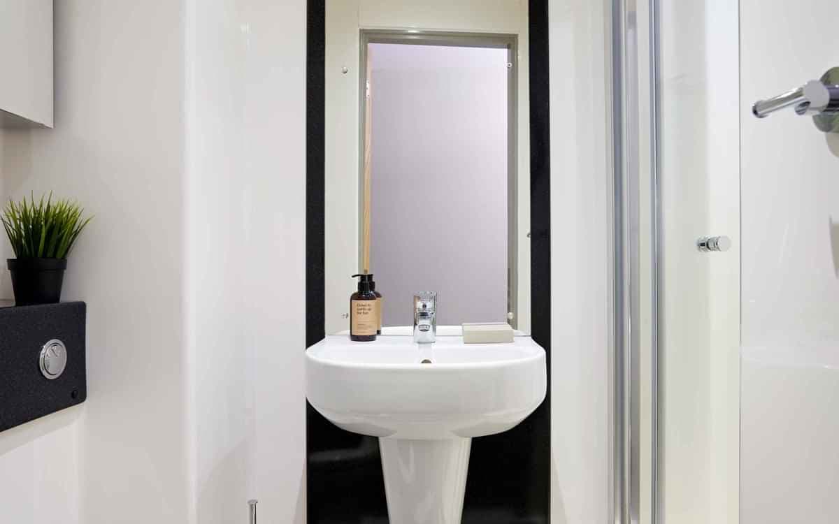 Premium 1 En-suite - Image 3