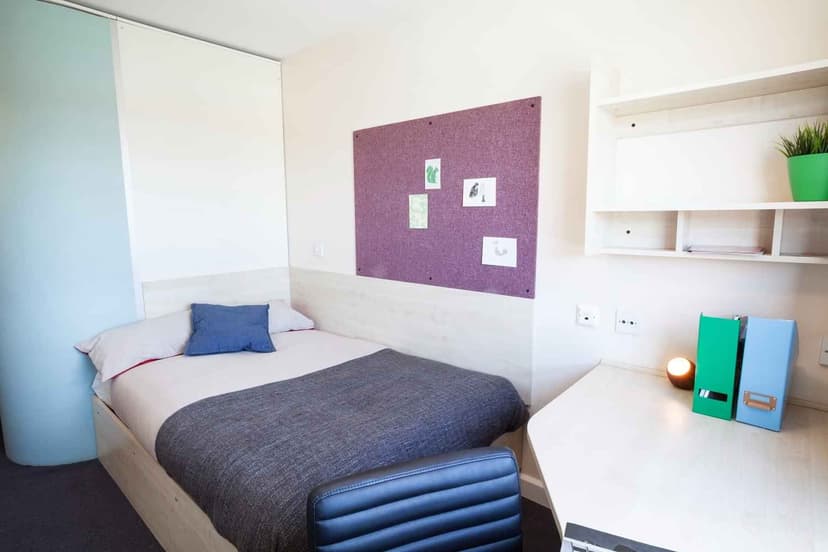 Basic Ensuite - Image 3