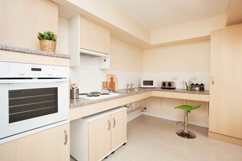 Premium Range 1 Accessible Studio - Image 2