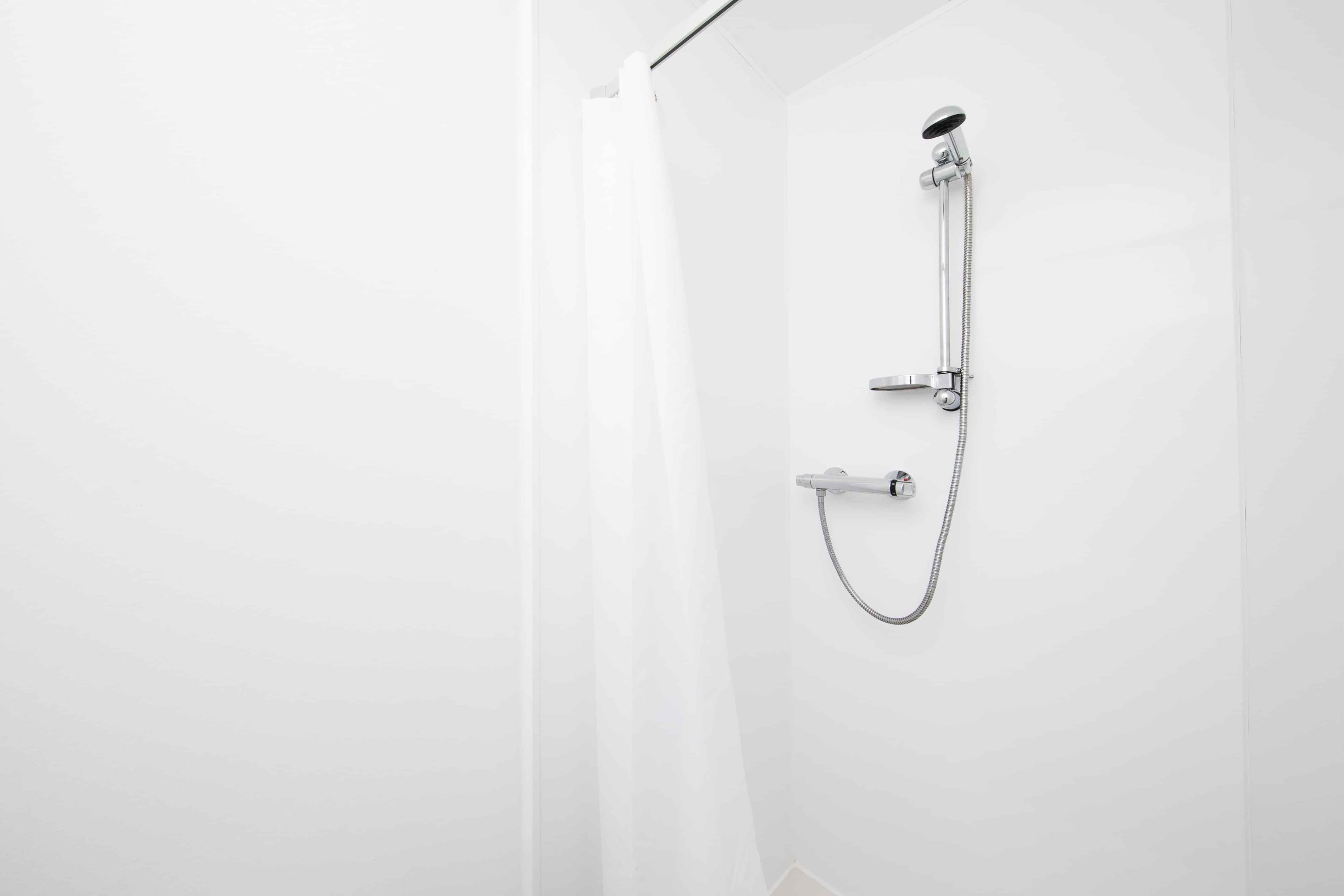 Basic Ensuite - Image 6