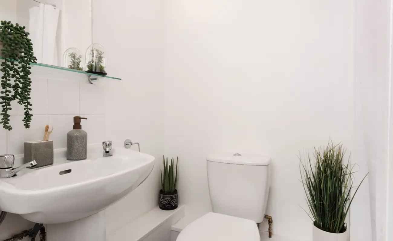 Premium Range 1 Ensuite - Image 2