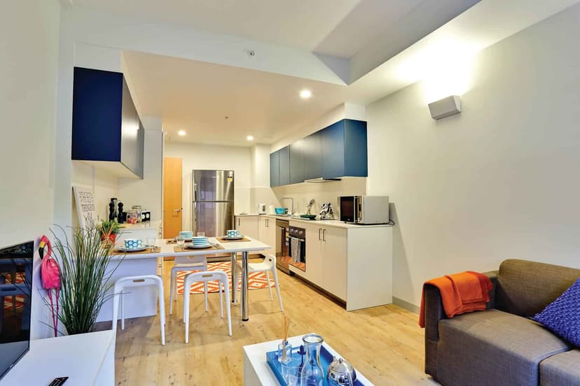 4 Bedroom Ensuite, King Single Bed - Image 6