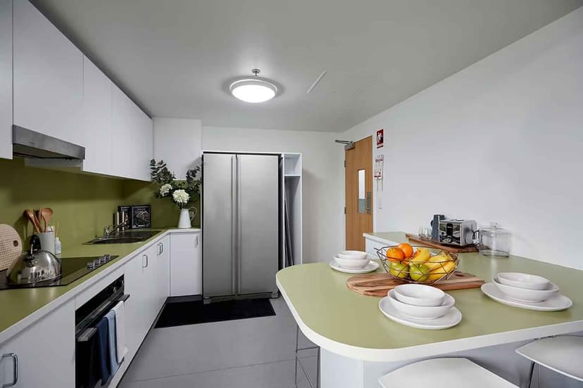 5 Bedroom Ensuite, King Single Bed - Image 4