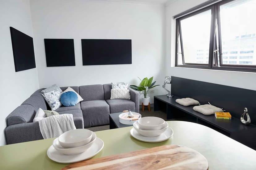 6 Bedroom Ensuite, King Single Bed - Image 6
