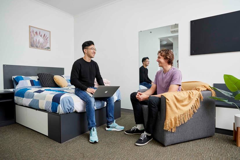 Large Studio, Double Bed - Image 5