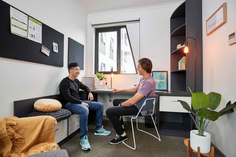 Large Studio, Double Bed - Image 6