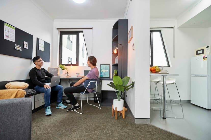 Large Studio, Double Bed - Image 3