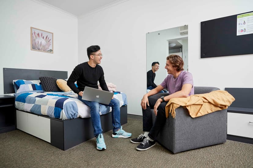 Large Studio, Double Bed - Image 4