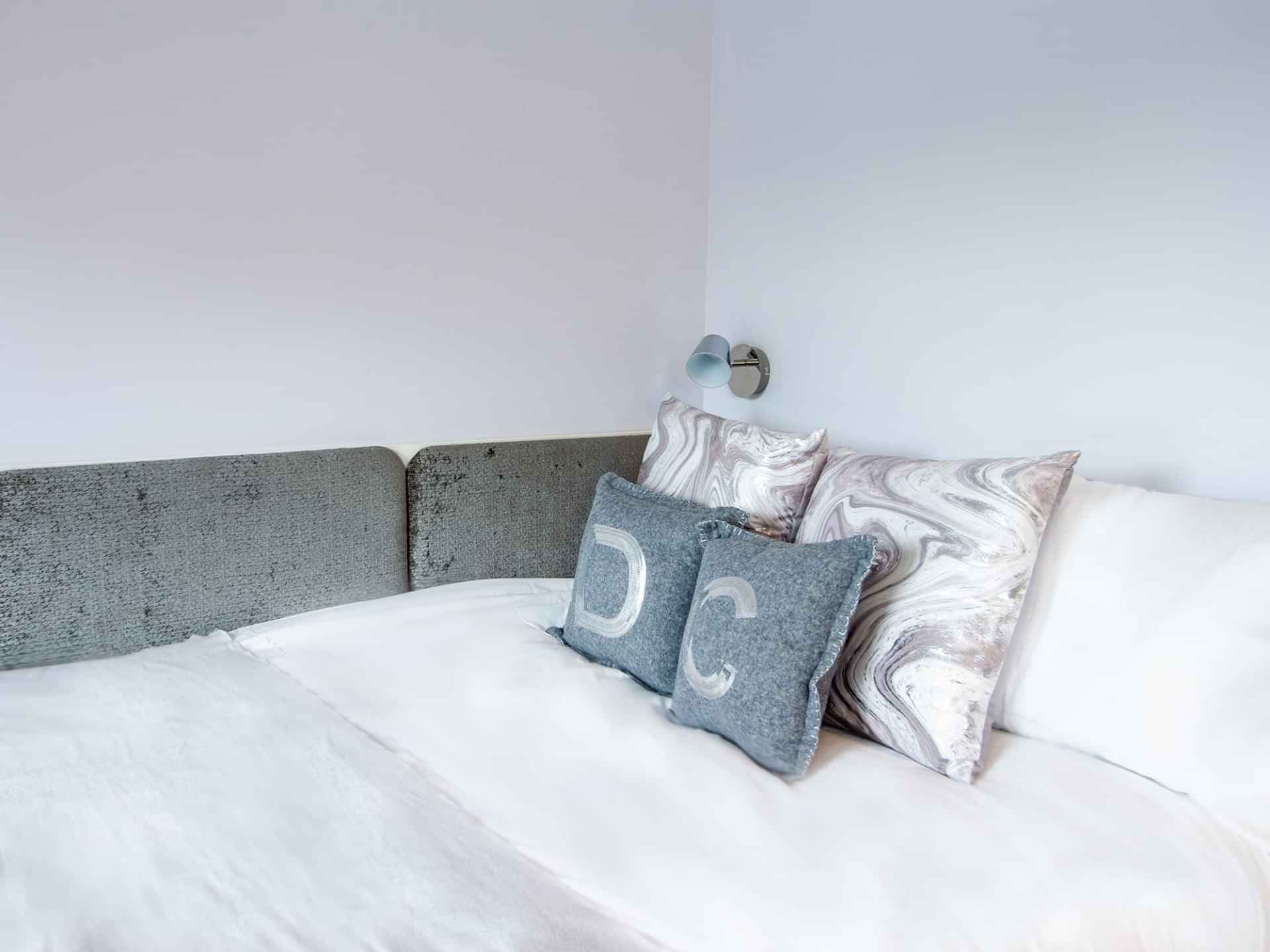 Deluxe Studio - Image 1