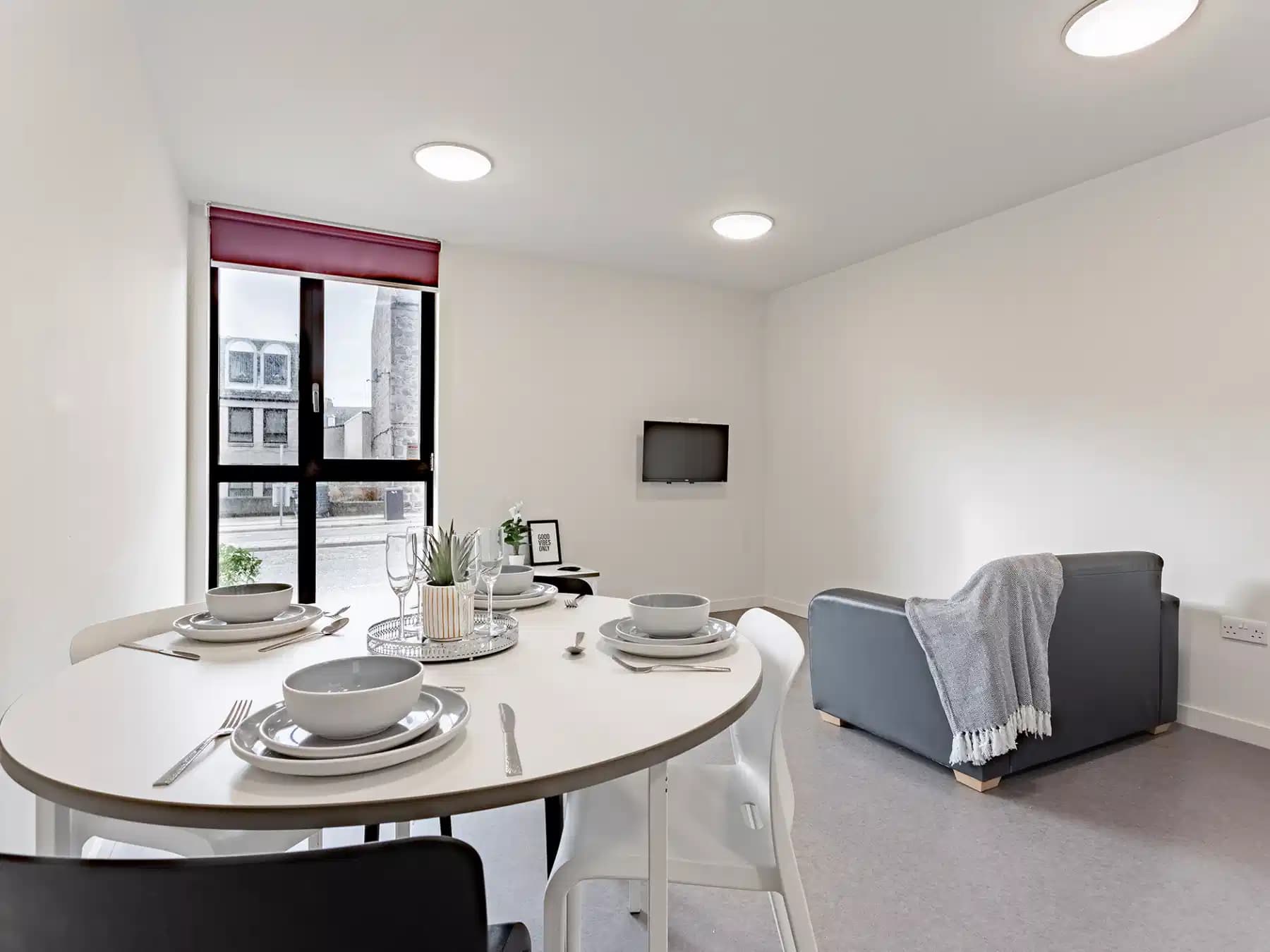 2 Bed Apartment - Image 3