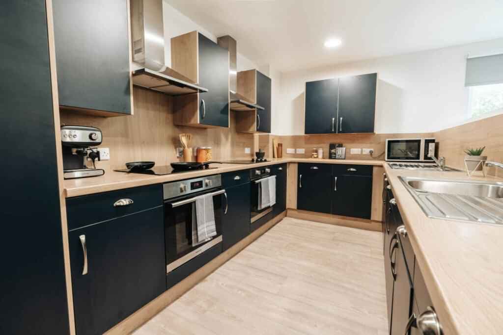 Silver En Suite - Image 4