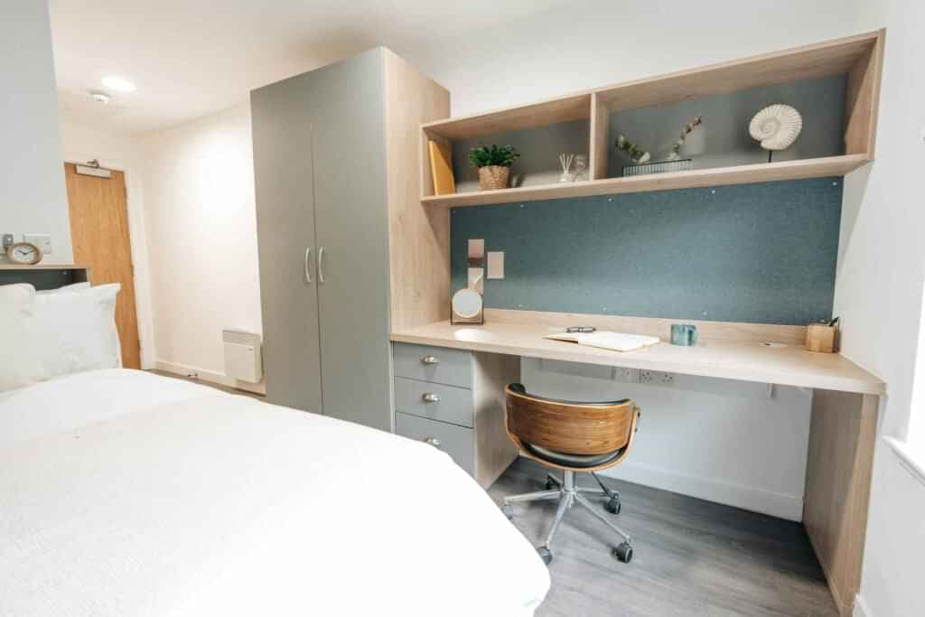Silver En Suite - Image 8