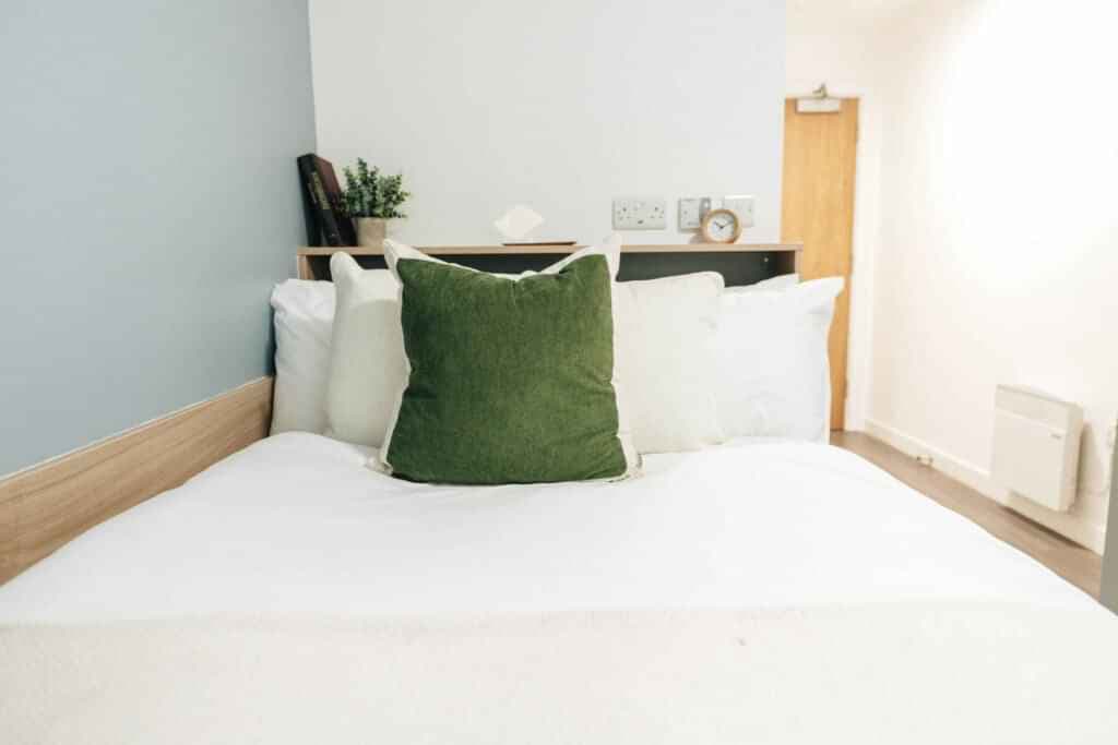 Silver En Suite - Image 5