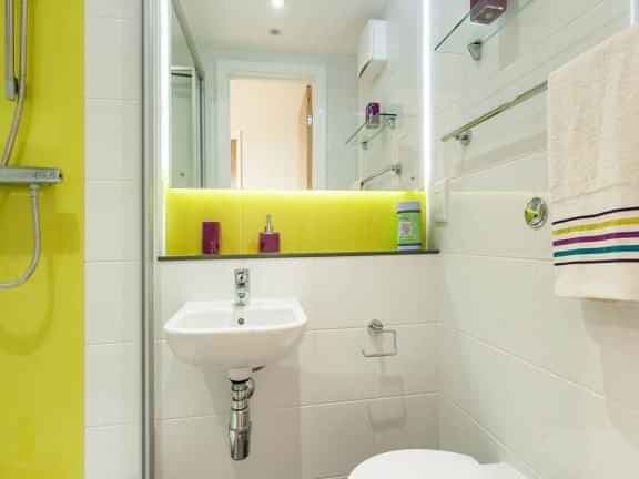 Premium En Suite - Image 2