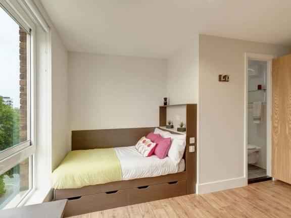 Premium En Suite - Image 1