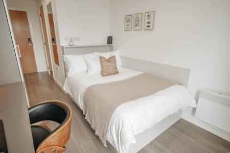 Bronze En Suite - Image 1