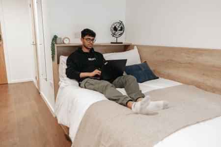 Gold En Suite - Image 1