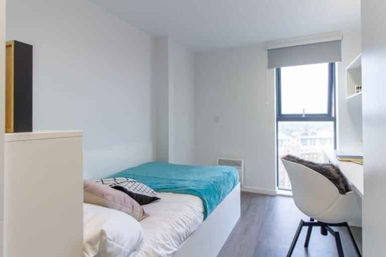 Gold En Suite - Image 5