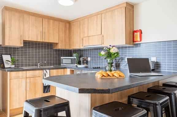 Silver Ensuite | 3 or 4 Bed Flat - Image 5