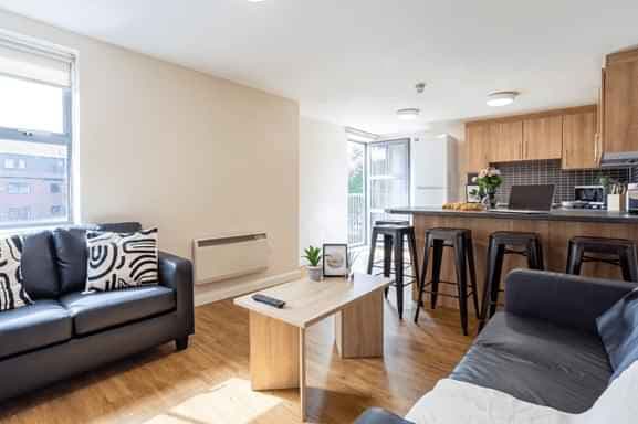 Silver Ensuite | 3 or 4 Bed Flat - Image 4