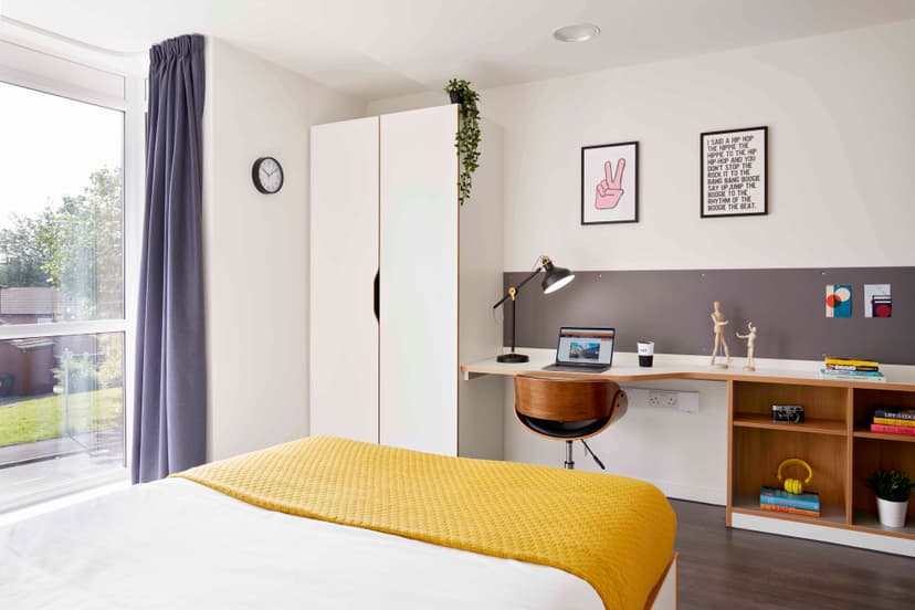 Gold Ensuite - Image 1