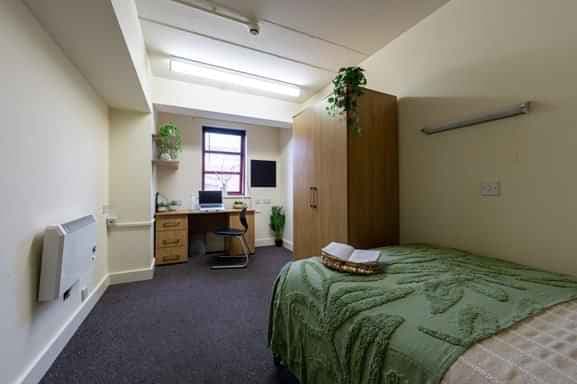 Bronze Non Ensuite – Medium| 3 or 4 Bedroom Flat - Image 2