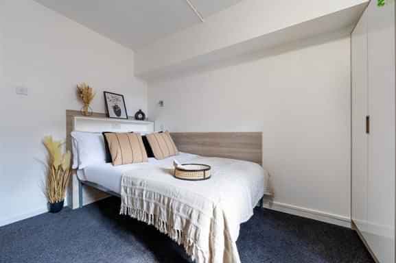 Silver Non Ensuite | 4 Bedroom Flat - Image 1