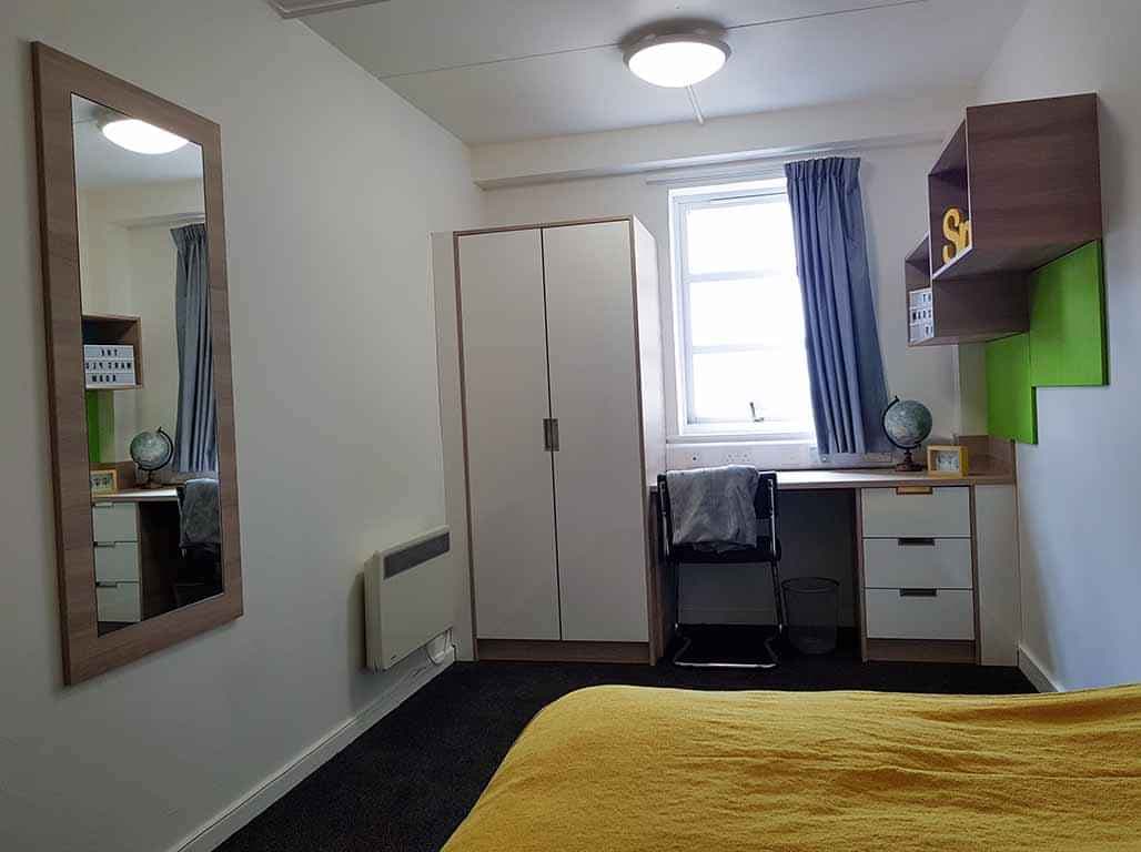 Silver Non Ensuite – Large | 3 or 4 Bedroom Flat - Image 2