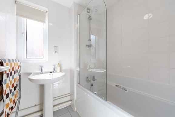 Bronze Non Ensuite | 3 or 4 Bedroom Flat - Image 4