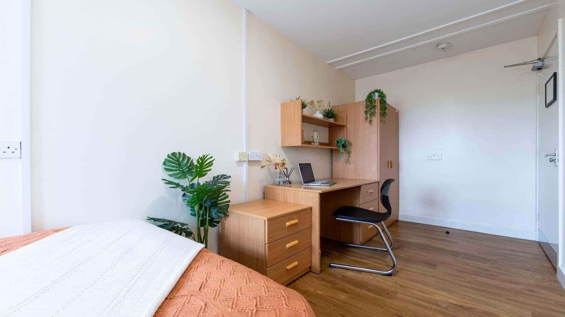 Bronze Non Ensuite | 3 – 7 Bed Flat - Image 5