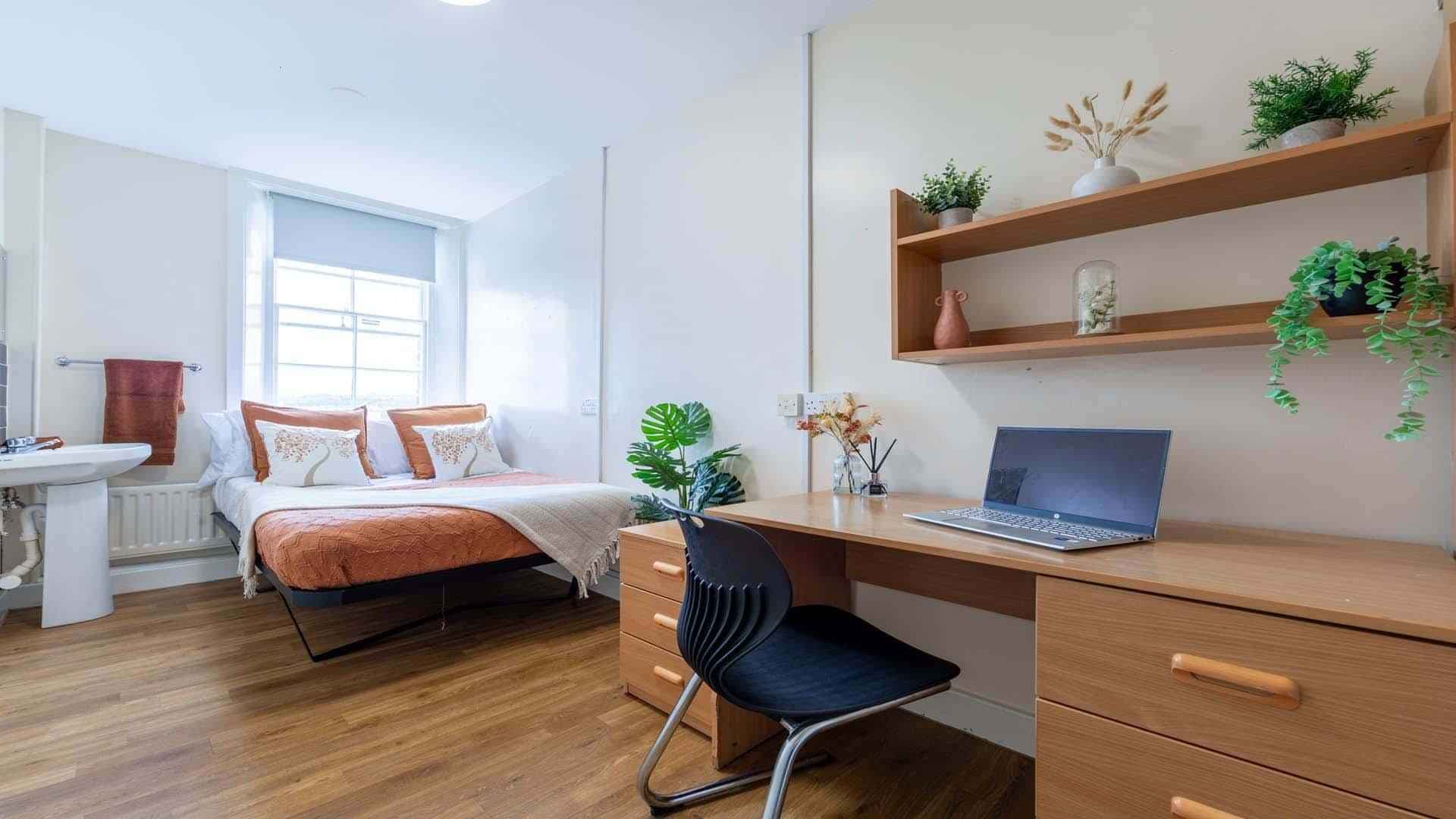 Bronze Non Ensuite | 3 – 7 Bed Flat - Image 6