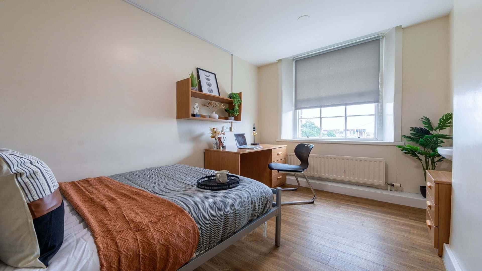 Silver Non Ensuite | 3 – 7 Bed Flat - Image 5