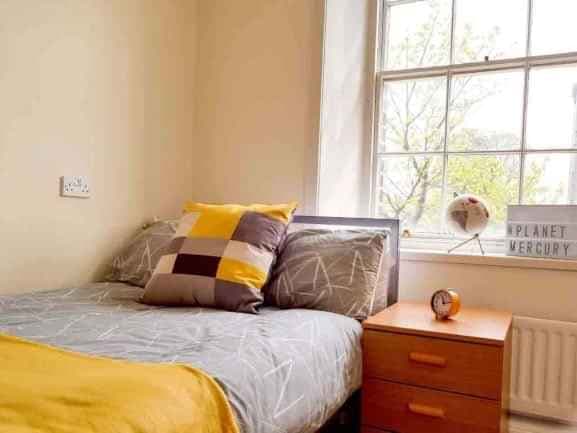 Silver Non Ensuite | 3 – 7 Bed Flat - Image 1