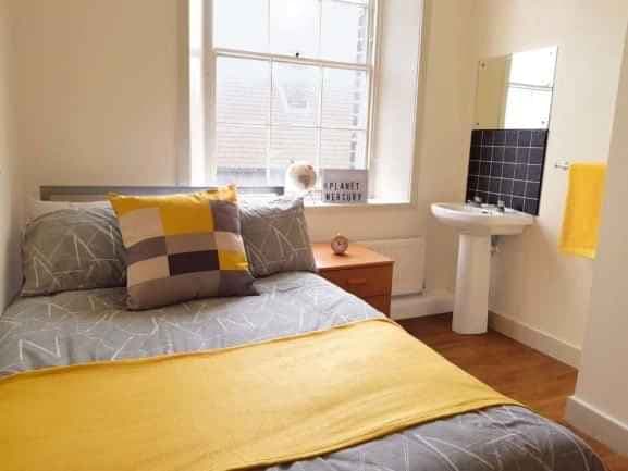 Silver Non Ensuite | 3 – 7 Bed Flat - Image 3
